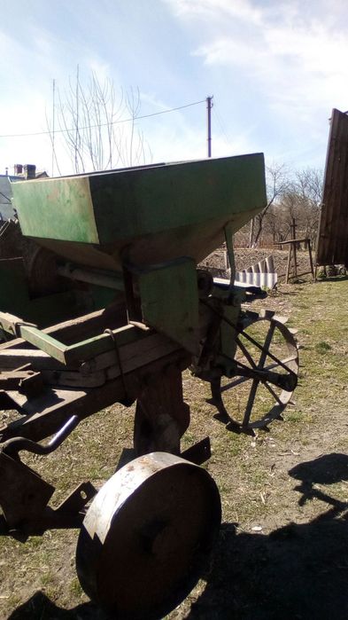 Картоплесажалка на плуг