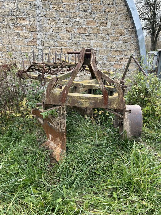 Трьох корпусний плуг