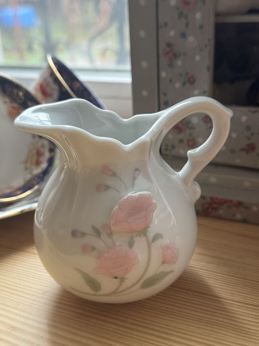 Порцеляновий глечик. Мініатюрний.  Маленький.