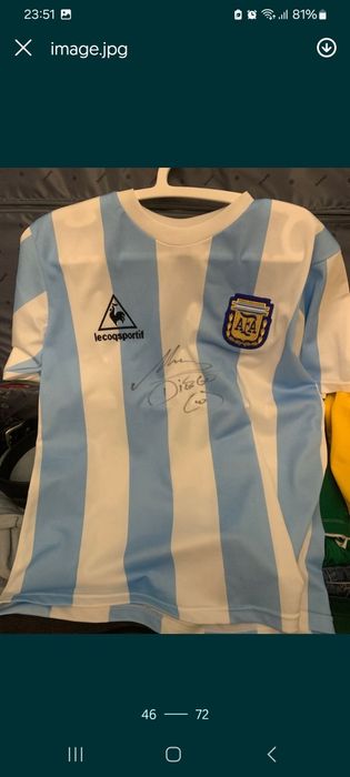 Camisola assinada  pelo maradona e com certificado
