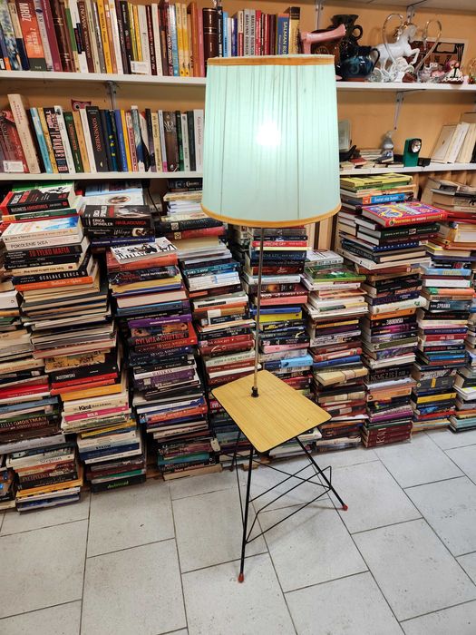 Lampa podłogowa ze stolikiem gazetownikiem /PRL