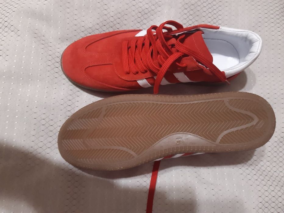 Кросівки жіночі нові