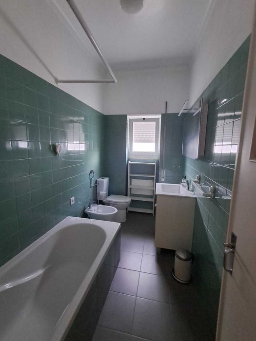Quarto em apartamento na Rua do Pisão