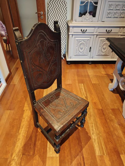 Mesa de Jantar Antiga Extensível + 6 Cadeiras (Madeira Maciça)