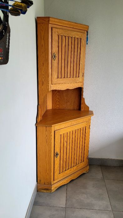 Szafa narożna witryna