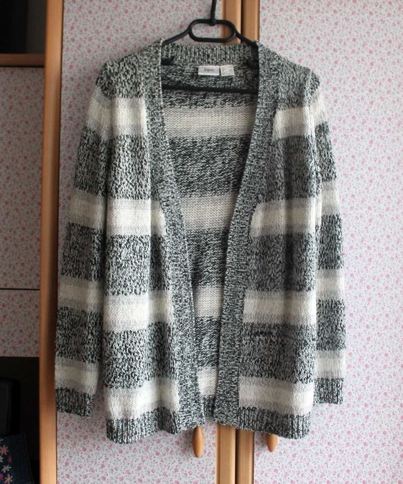 szary melanżowy sweter kardigan w paski
