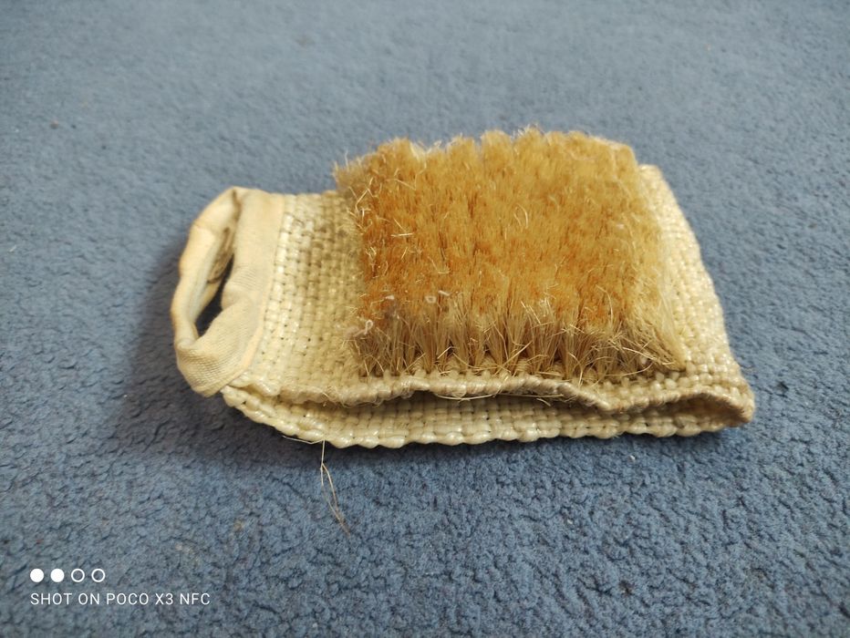 Масажна щітка з натурального волокна