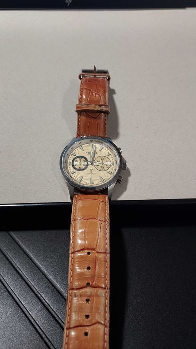 Relógio Quartz semi novo Police