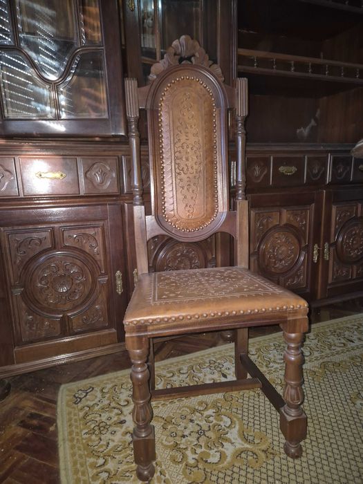 Conjunto de Sala de Jantar em madeira maciça