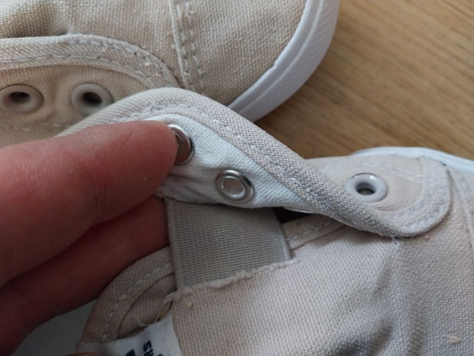 Trampki HM o rozmiarze 28,5