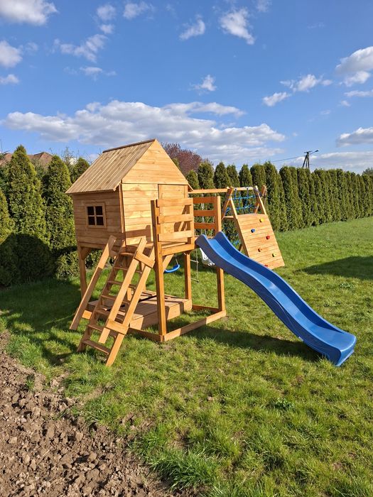 Plac zabaw dla dzieci - domek z tasem