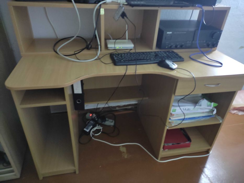 Компютерний стіл+ пенал