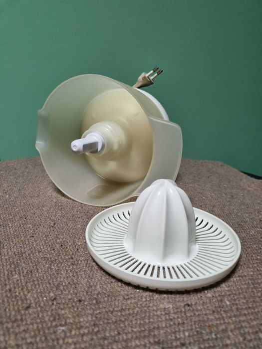Продам соковыжималку Philips Daily Collection HR2738/00
