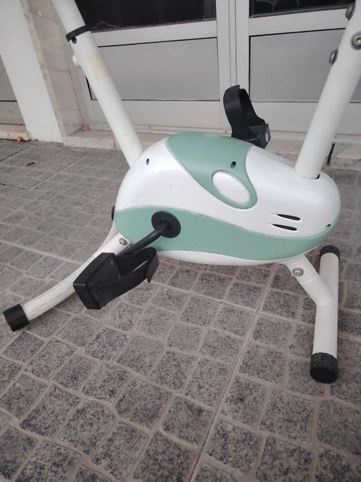 Bicicleta treino bom estado. Para desocupar espaço