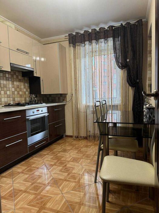 3-кімнатна квартира 63.8 м2 з ремонтом та меблями | Центр Ромни | Індивідуальне опалення