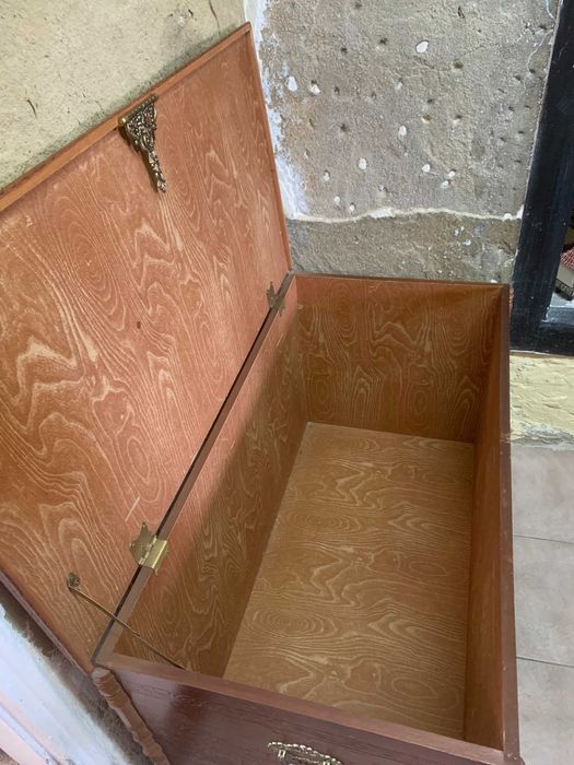 Arca antiga de madeira