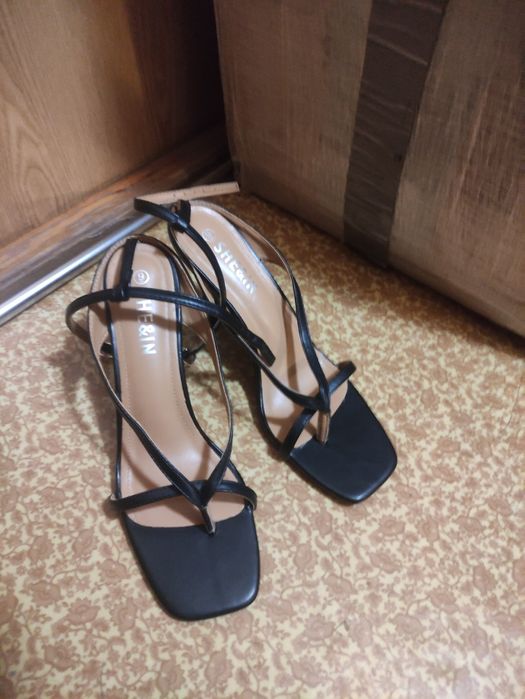 Босоніжки 40 розмір