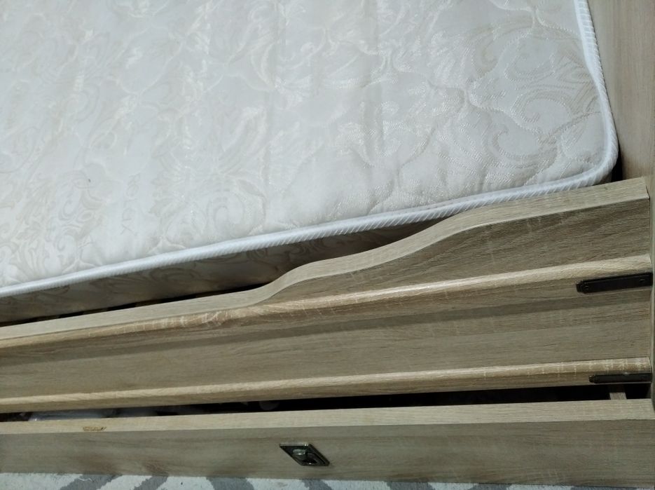 Кровать с ящиком