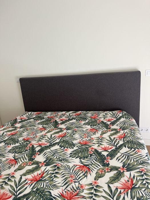 Cama Cama Emma Estofada Cinza 180x200 — Elegante e Confortável