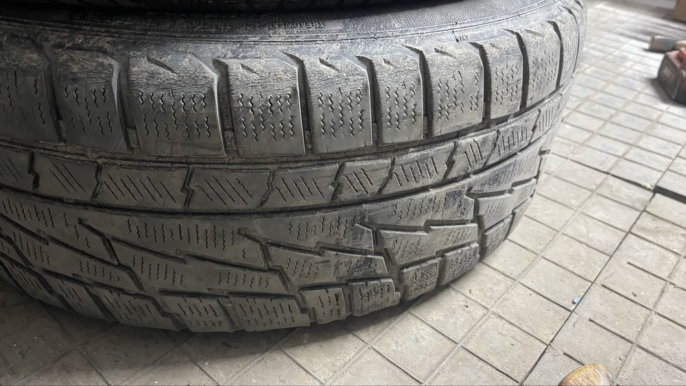 Продам резину 16 (225/55)