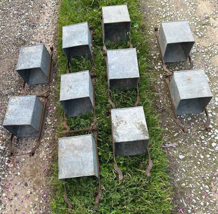 conjunto de Alcatruzes ou baldes metálicos zincados, antiguidades