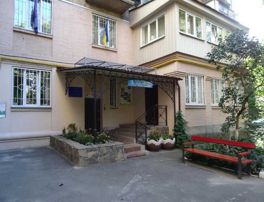 ‼️2-к студия. Печерск, Лабораторный переулок, 24 (Сталинка, 3/5 этаж). Газовая колонка, стеклопакеты, застекленный балкон, бомбоубежище в доме. 400$‼️