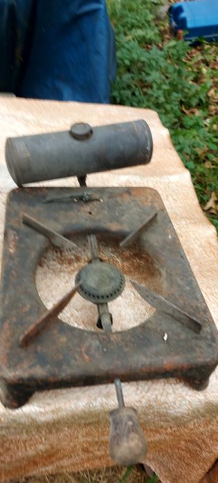 Stara kuchenka benzynowa