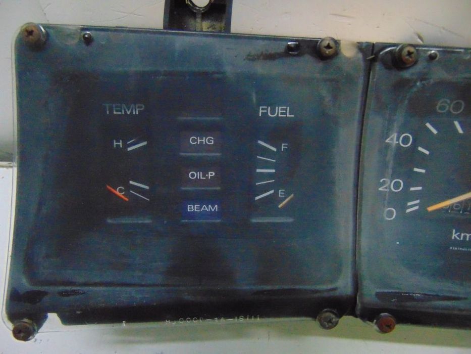 Datsun 120y conta km´s e relógio