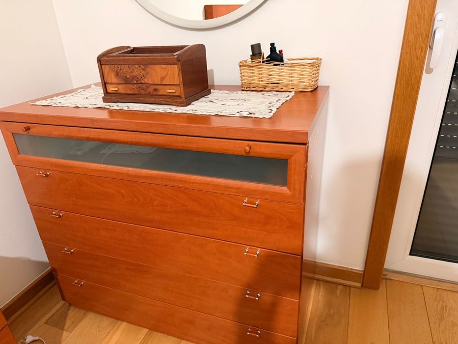 Comoda, mesa cabeceira e camiseiro