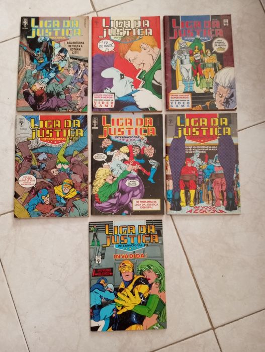 Liga da justiça B.D. editora Abril Jovem,15,20,21,22,28,29,31,38