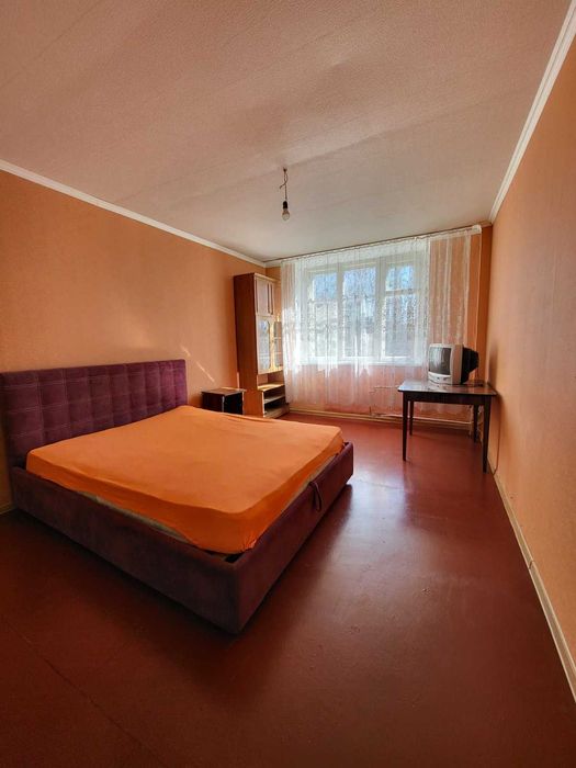 Продам 3-комн квартиру 54м2 по улице Михаила Комарова MV