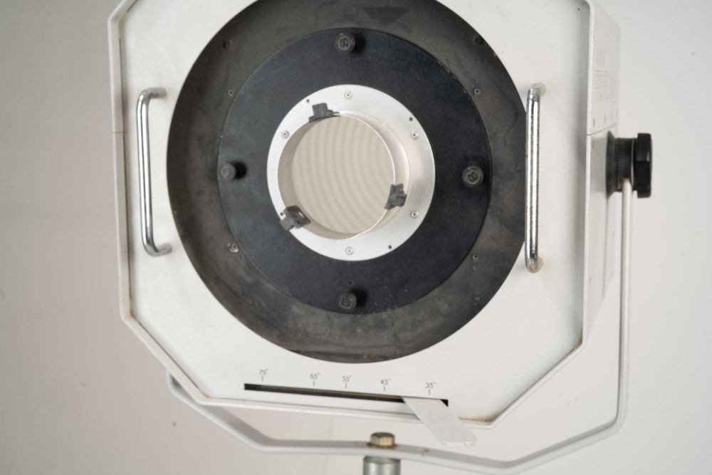 Bowens Fresnel 6000 vari spot