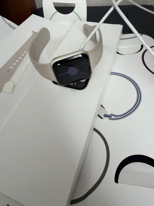 Продам apple watch SE2