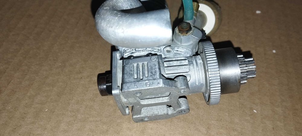 Silniki nitro i części rc dużo tłumik spalinowe