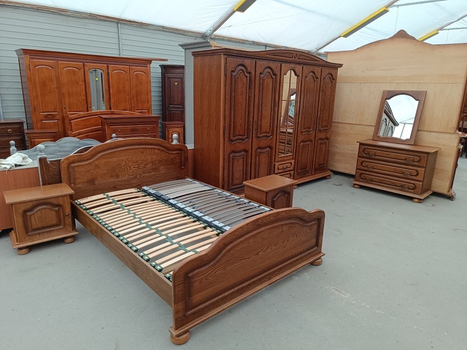 Dębowa sypialnia szafa komoda z lustrem łóżko z 2 szafkami