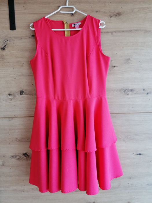 Sukienka w dwiema falbanami