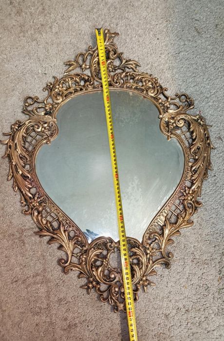 Espelho dourado em latão fundido