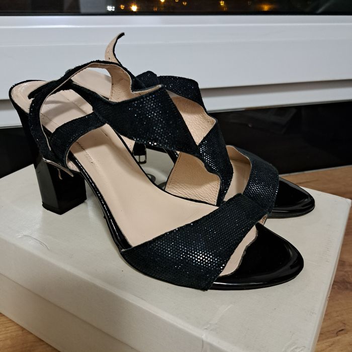 Sandały błyszczące