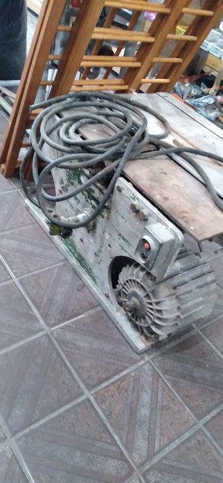 Станок по дереву, пилорама