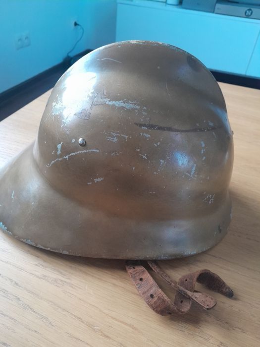 Rzadko spotykany chełm strażacki