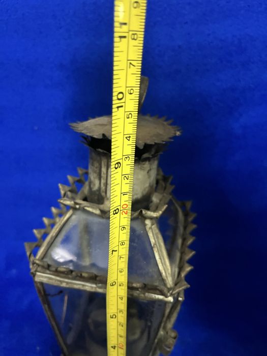 Lanterna antiga a azeite