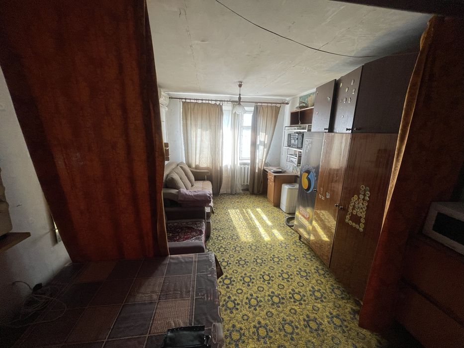 Без % Велика кімната 18.6м2 в бувшому гуртожитку метро Дорогожичі пішки Олени Теліги 45 цегляний будинок ГАЗ парк поруч Шевченківський район ВІЛЬНА