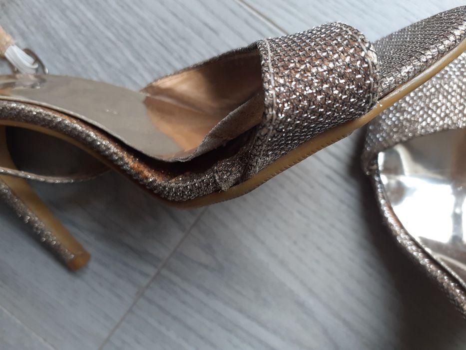 Szpilki damskie złoty odcień