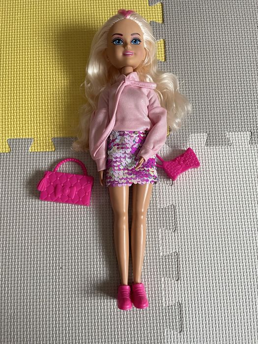 Лялька -висока у відмінному стані