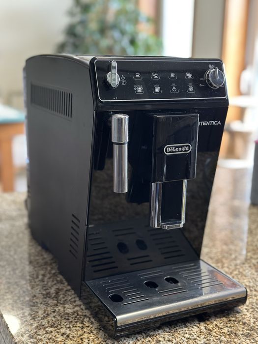 Máquina de café automática Delonghi Autentica
