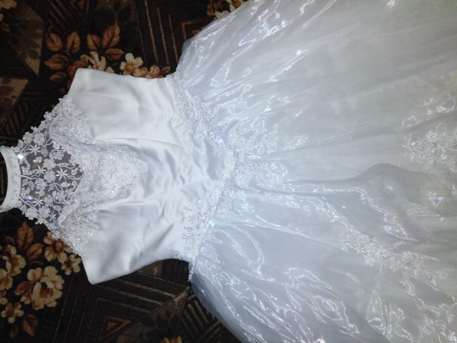 Продам весільну сукню.