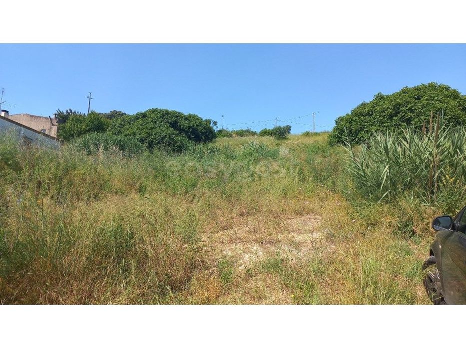 Terreno Urbano com 882 m² , em Pernes - Viabilidade de Construção