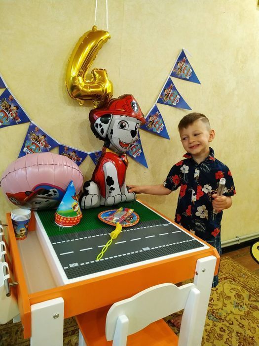 Дитячий розвиваючий ігровий столик лего lego меблі в садочок стільчик