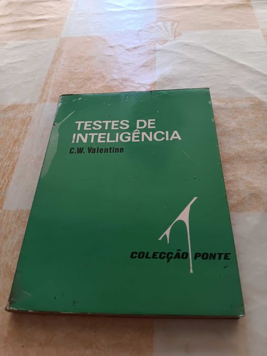 Livro ""Testes de Inteligência" - Ler descrição