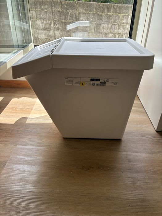 Caixote IKEA (Roupa suja/ reciclaveis)